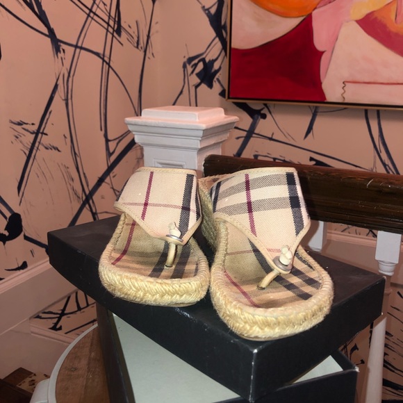 BURBERRY Classic Shlamia  Espd Toe Thong Wedge - Picture 3 of 8